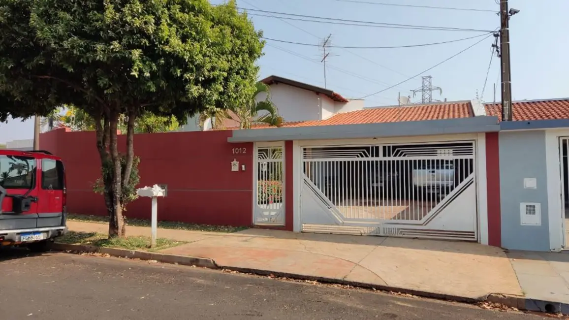 Casa com 3 quartos à venda, 209m2 em Jardim Higienópolis, Araraquara - SP - imagem 1 Foto 1 de Casa com 3 quartos à venda, 209m2 em Jardim Higienópolis, Araraquara - SP
