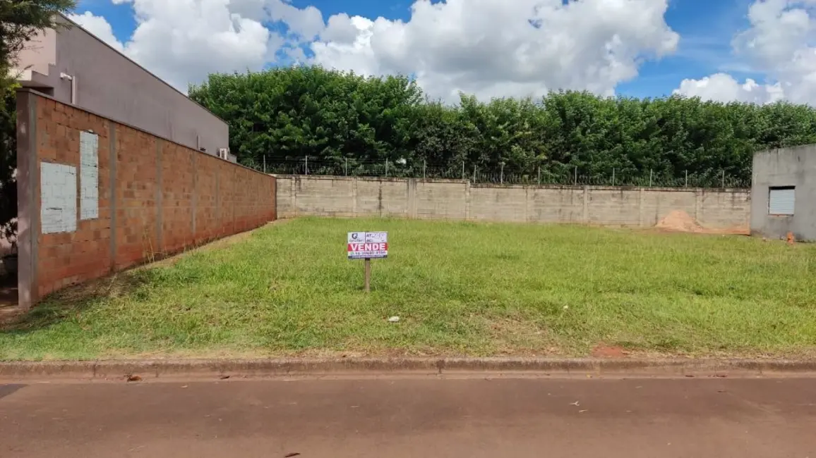 Foto 1 de Terreno / Lote à venda, 230m2 em Araraquara - SP