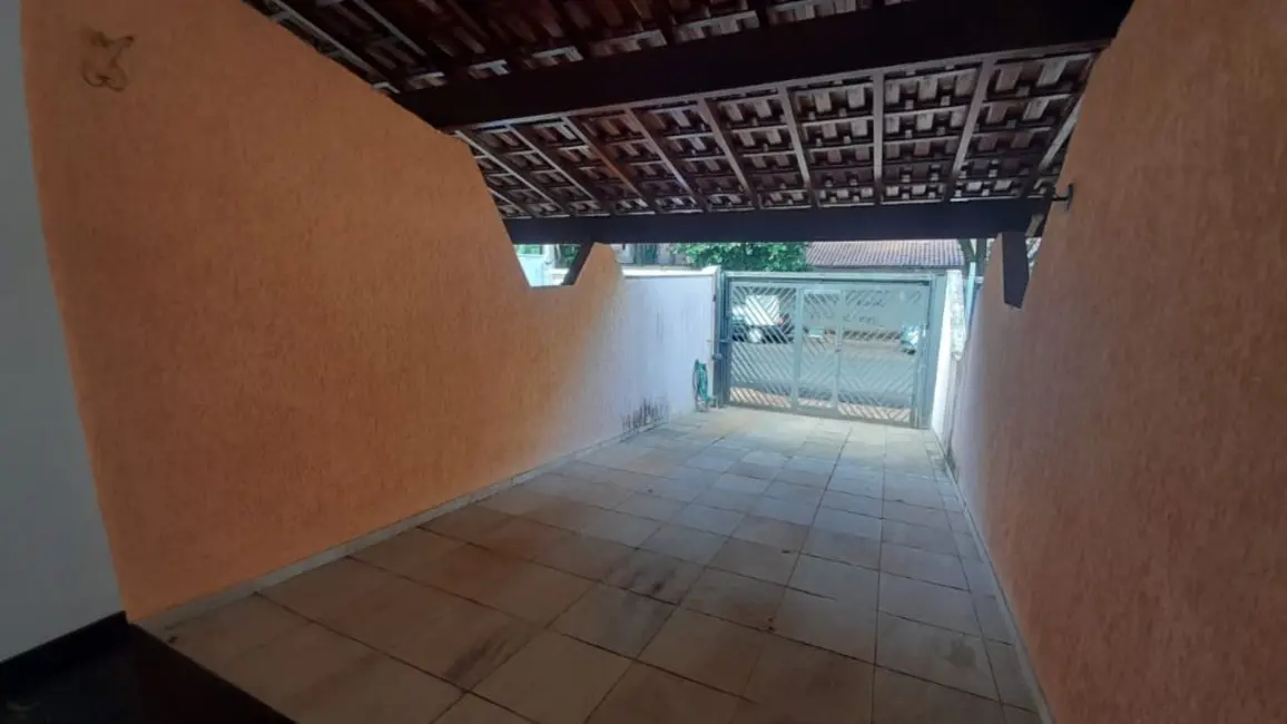 Sobrado com 2 quartos à venda, 102m2 em Jardim Quitandinha, Araraquara - SP - imagem 3 Foto 3 de Sobrado com 2 quartos à venda, 102m2 em Jardim Quitandinha, Araraquara - SP