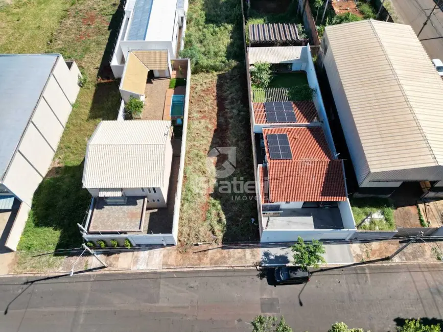 Terreno / Lote à venda, 330m2 em Parque Laranjeiras, Araraquara - SP - imagem 3 Foto 3 de Terreno / Lote à venda, 330m2 em Parque Laranjeiras, Araraquara - SP