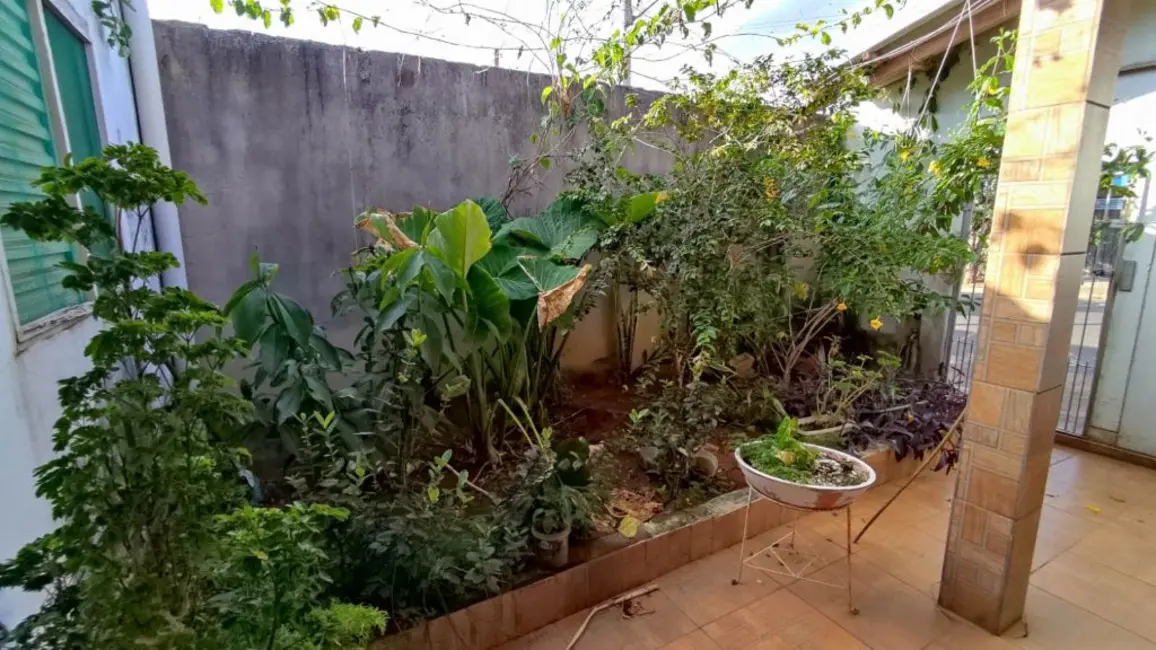 Casa com 2 quartos à venda, 100m2 em Jardim Roberto Selmi Dei, Araraquara - SP - imagem 3 Foto 3 de Casa com 2 quartos à venda, 100m2 em Jardim Roberto Selmi Dei, Araraquara - SP