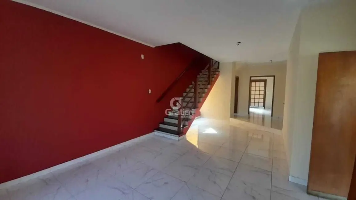 Foto 2 de Sobrado com 3 quartos para alugar, 280m2 em Jardim Arangá, Araraquara - SP