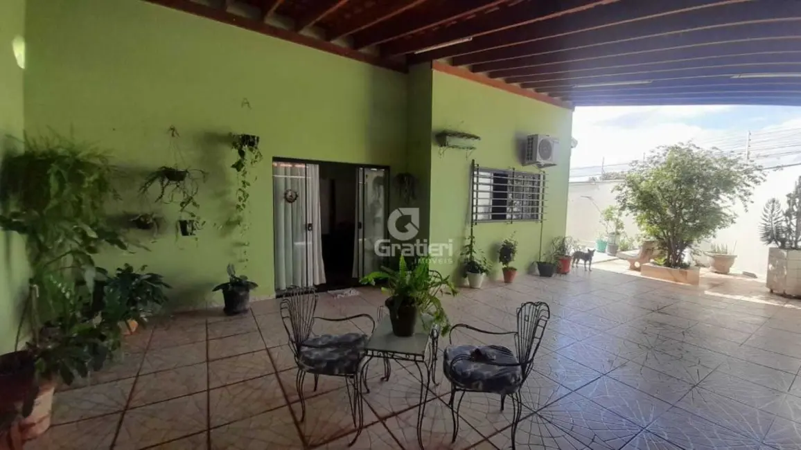 Casa com 2 quartos à venda, 197m2 em Jardim Uirapuru II, Araraquara - SP - imagem 2 Foto 2 de Casa com 2 quartos à venda, 197m2 em Jardim Uirapuru II, Araraquara - SP