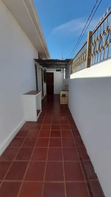 Casa com 2 quartos à venda, 121m2 em Centro, Araraquara - SP - imagem 3 Foto 3 de Casa com 2 quartos à venda, 121m2 em Centro, Araraquara - SP