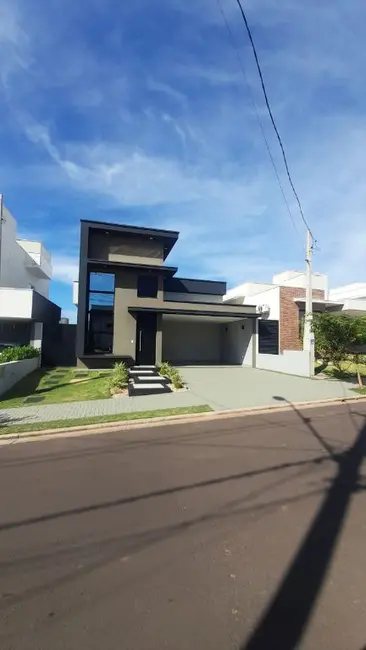 Casa de Condomínio com 3 quartos à venda, 163m2 em Residencial Village Damha III, Araraquara - SP - imagem 4 Foto 4 de Casa de Condomínio com 3 quartos à venda, 163m2 em Residencial Village Damha III, Araraquara - SP