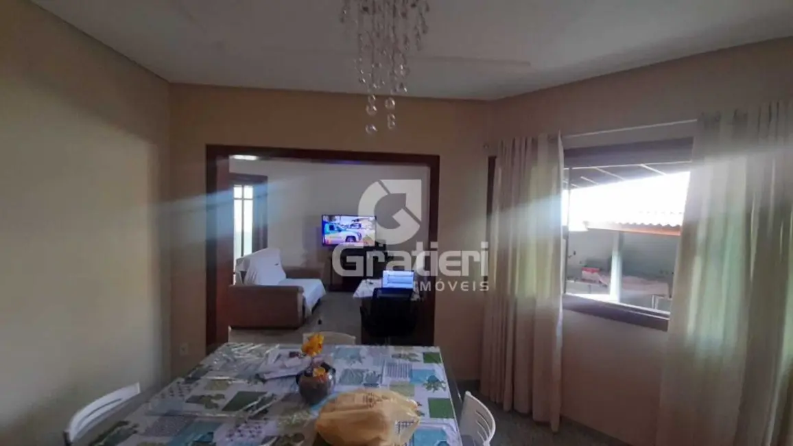 Casa com 3 quartos à venda, 206m2 em Jardim Botânico, Araraquara - SP - imagem 6 Foto 6 de Casa com 3 quartos à venda, 206m2 em Jardim Botânico, Araraquara - SP
