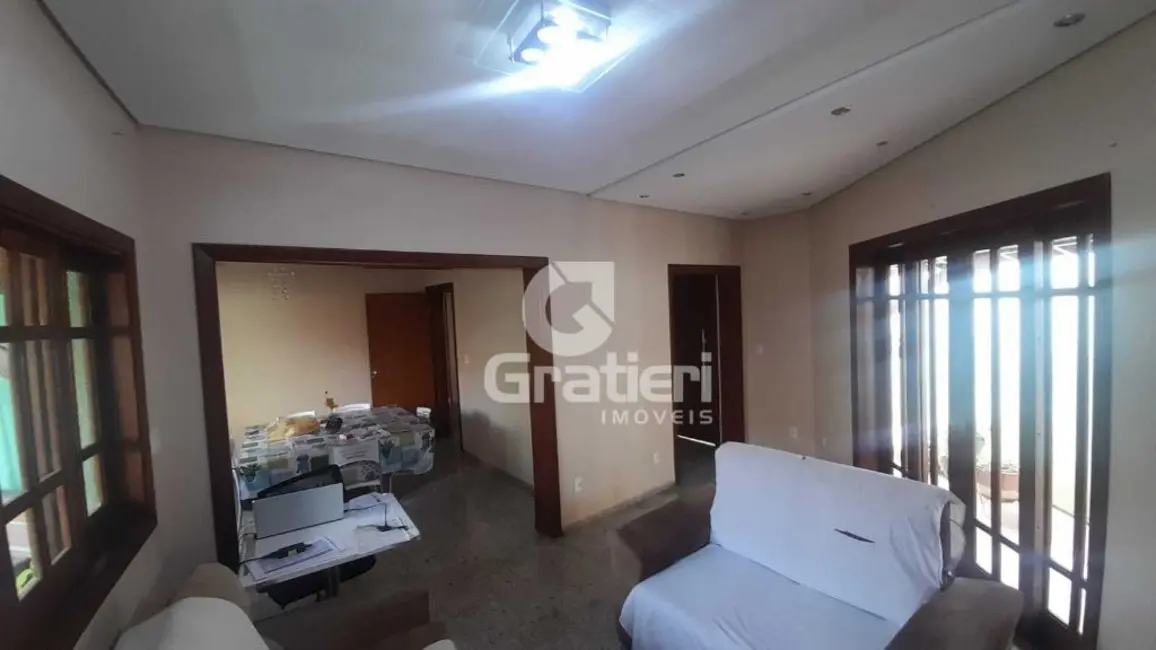 Casa com 3 quartos à venda, 206m2 em Jardim Botânico, Araraquara - SP - imagem 3 Foto 3 de Casa com 3 quartos à venda, 206m2 em Jardim Botânico, Araraquara - SP