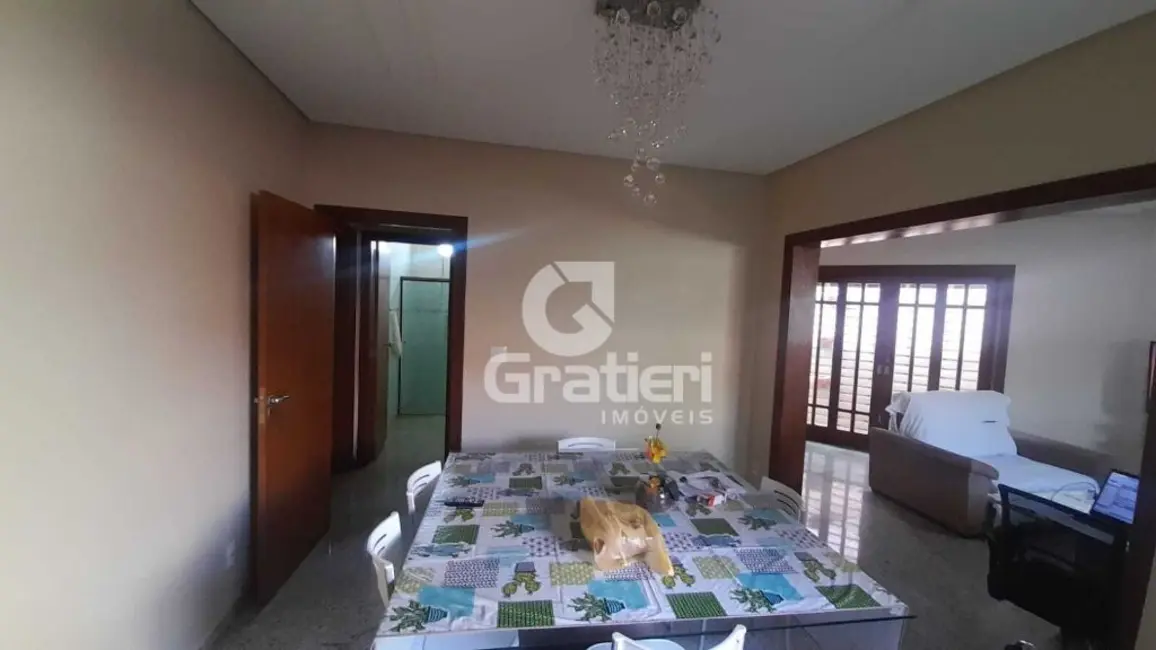 Casa com 3 quartos à venda, 206m2 em Jardim Botânico, Araraquara - SP - imagem 5 Foto 5 de Casa com 3 quartos à venda, 206m2 em Jardim Botânico, Araraquara - SP