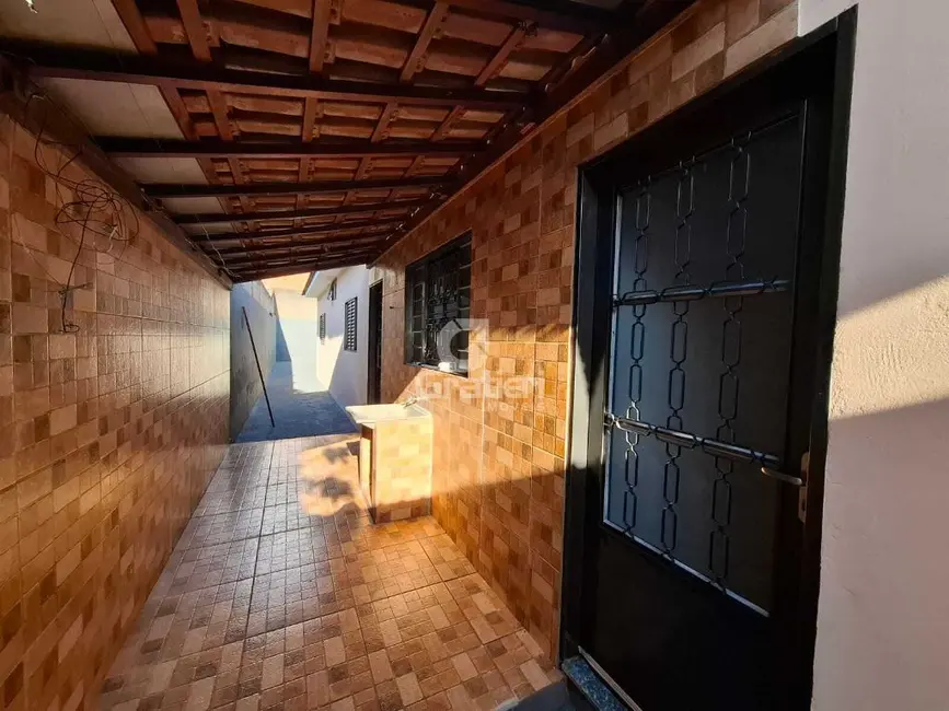 Foto 2 de Casa com 2 quartos para alugar, 75m2 em Jardim Arangá, Araraquara - SP