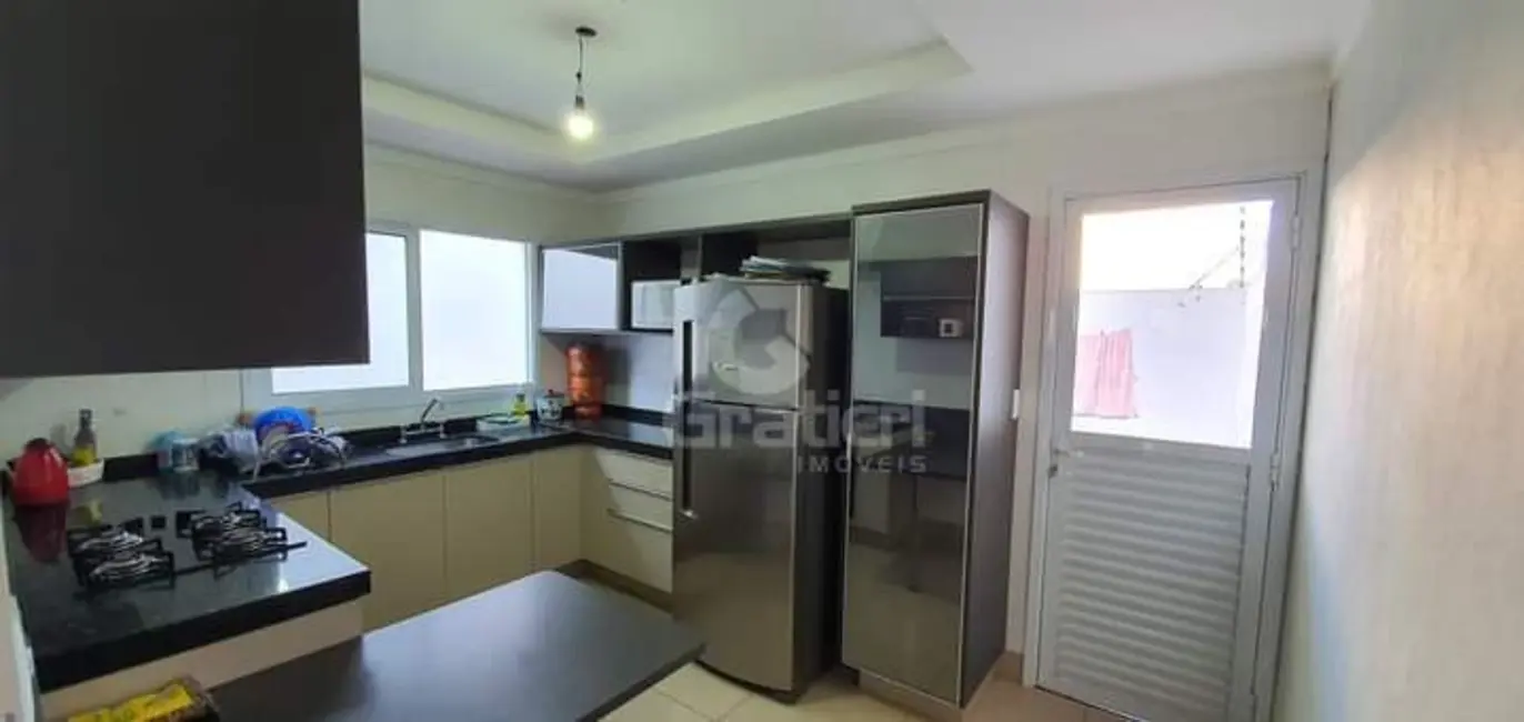 Sobrado com 3 quartos à venda, 135m2 em Jardim das Gaivotas, Araraquara - SP - imagem 5 Foto 5 de Sobrado com 3 quartos à venda, 135m2 em Jardim das Gaivotas, Araraquara - SP