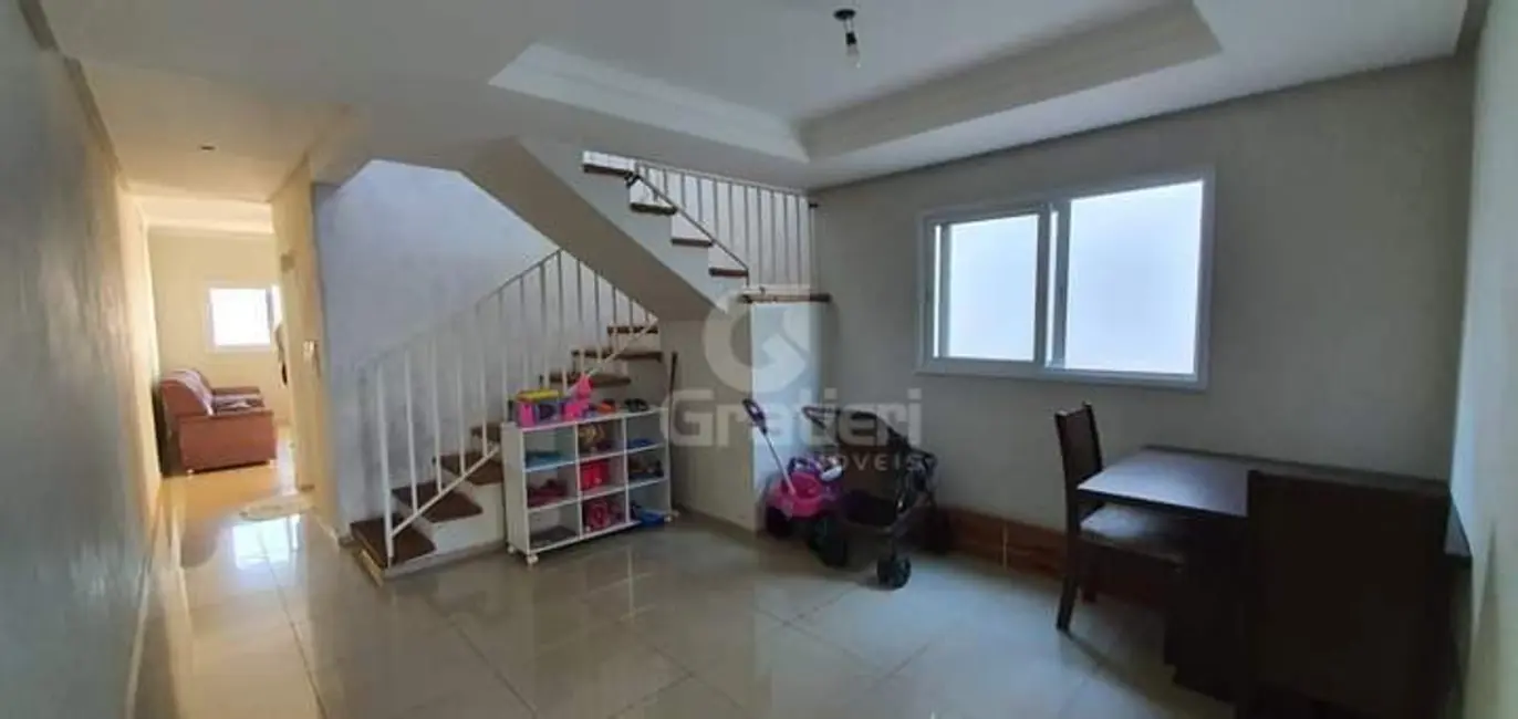 Sobrado com 3 quartos à venda, 135m2 em Jardim das Gaivotas, Araraquara - SP - imagem 8 Foto 8 de Sobrado com 3 quartos à venda, 135m2 em Jardim das Gaivotas, Araraquara - SP