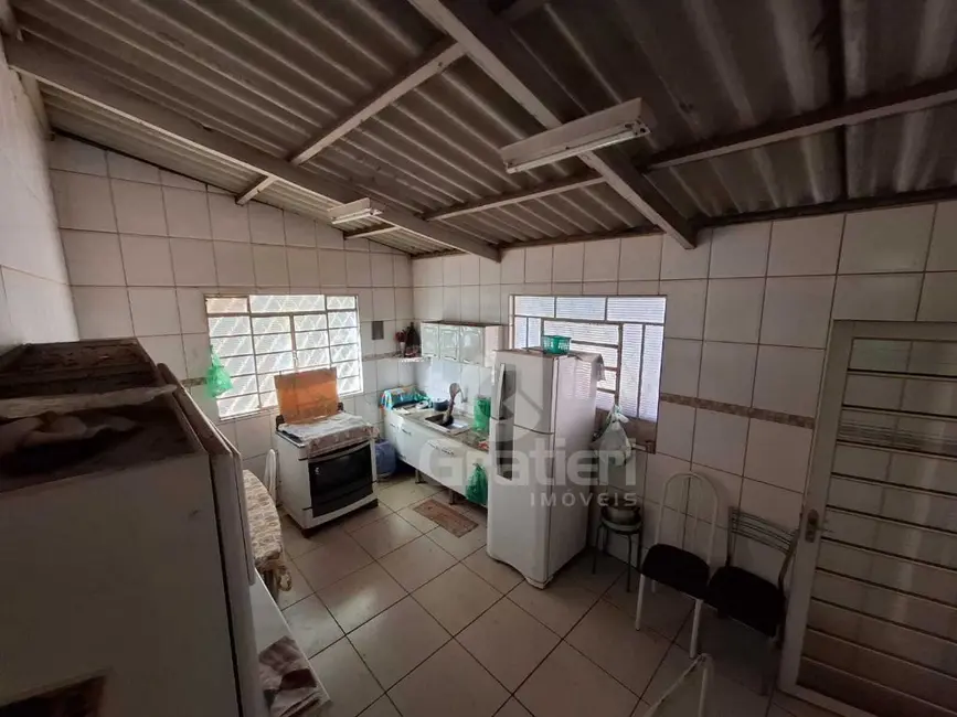 Casa com 3 quartos à venda, 162m2 em Vila Furlan, Araraquara - SP - imagem 3 Foto 3 de Casa com 3 quartos à venda, 162m2 em Vila Furlan, Araraquara - SP