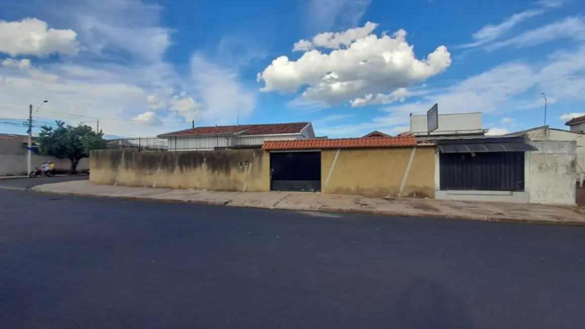 Casa com 2 quartos à venda, 184m2 em Jardim América (Vila Xavier), Araraquara - SP - imagem 1 Foto 1 de Casa com 2 quartos à venda, 184m2 em Jardim América (Vila Xavier), Araraquara - SP