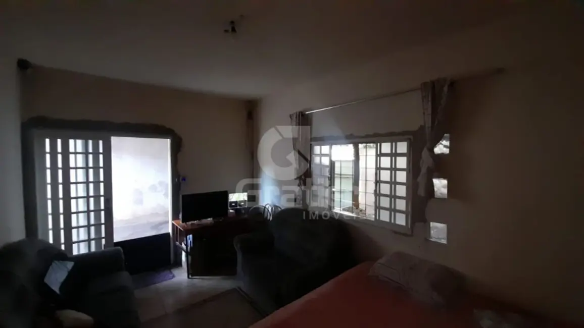 Casa com 3 quartos à venda, 107m2 em Jardim Imperial, Araraquara - SP - imagem 2 Foto 2 de Casa com 3 quartos à venda, 107m2 em Jardim Imperial, Araraquara - SP