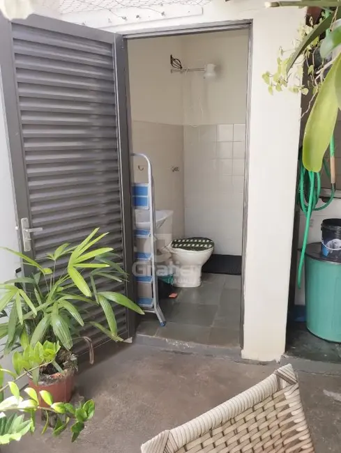 Sobrado com 3 quartos à venda, 138m2 em Jardim Tabapuã (Vila Xavier), Araraquara - SP - imagem 5 Foto 5 de Sobrado com 3 quartos à venda, 138m2 em Jardim Tabapuã (Vila Xavier), Araraquara - SP