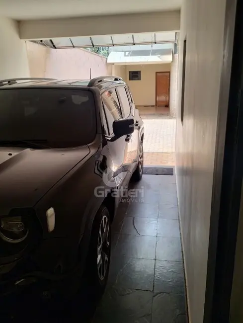 Sobrado com 3 quartos à venda, 138m2 em Jardim Tabapuã (Vila Xavier), Araraquara - SP - imagem 3 Foto 3 de Sobrado com 3 quartos à venda, 138m2 em Jardim Tabapuã (Vila Xavier), Araraquara - SP