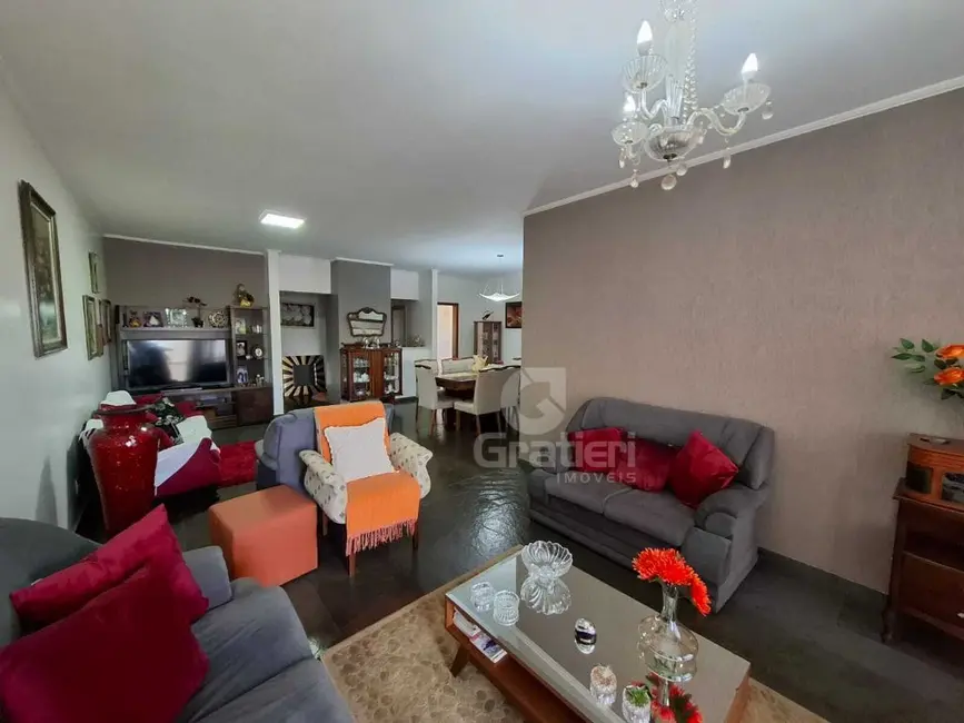 Apartamento com 3 quartos à venda, 181m2 em Centro, Araraquara - SP - imagem 6 Foto 6 de Apartamento com 3 quartos à venda, 181m2 em Centro, Araraquara - SP