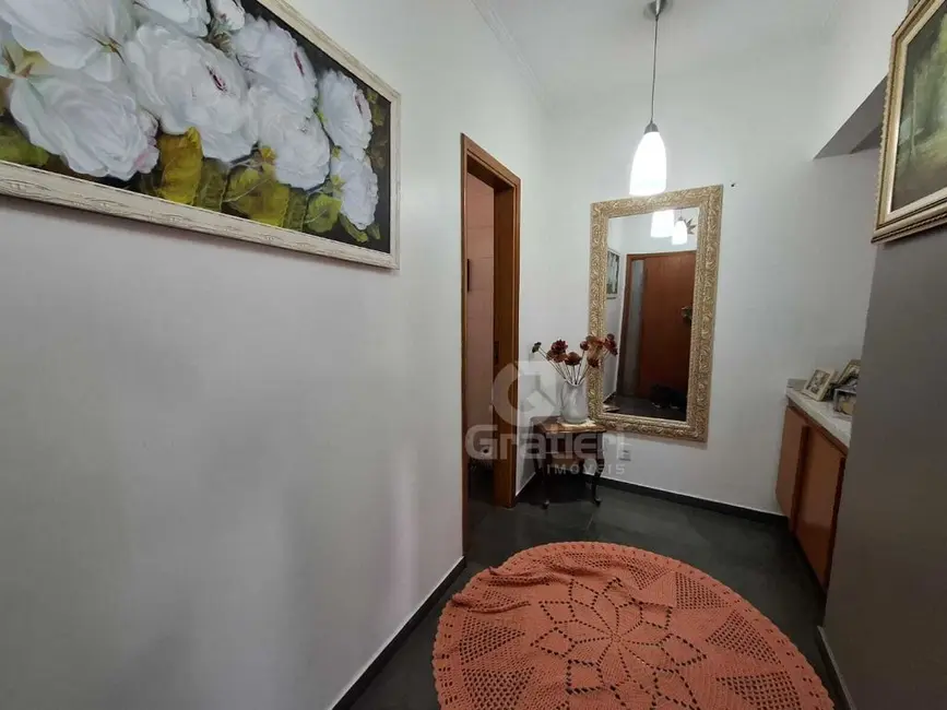 Apartamento com 3 quartos à venda, 181m2 em Centro, Araraquara - SP - imagem 4 Foto 4 de Apartamento com 3 quartos à venda, 181m2 em Centro, Araraquara - SP