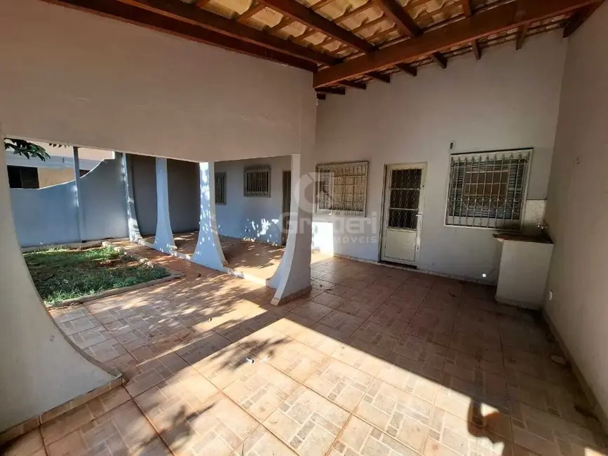 Casa com 1 quarto à venda, 88m2 em Jardim Panorama, Araraquara - SP - imagem 3 Foto 3 de Casa com 1 quarto à venda, 88m2 em Jardim Panorama, Araraquara - SP