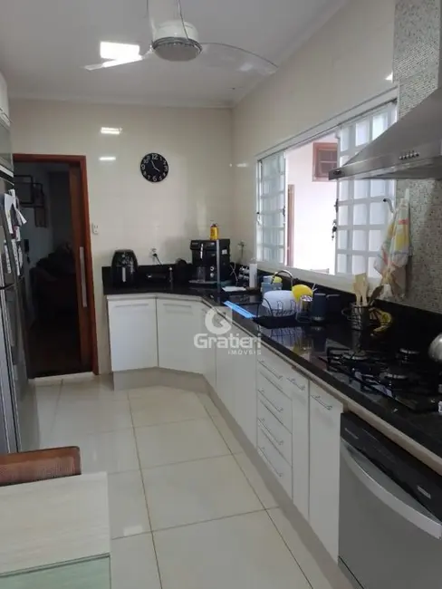 Casa com 3 quartos à venda, 139m2 em Campos Ville, Araraquara - SP - imagem 7 Foto 7 de Casa com 3 quartos à venda, 139m2 em Campos Ville, Araraquara - SP