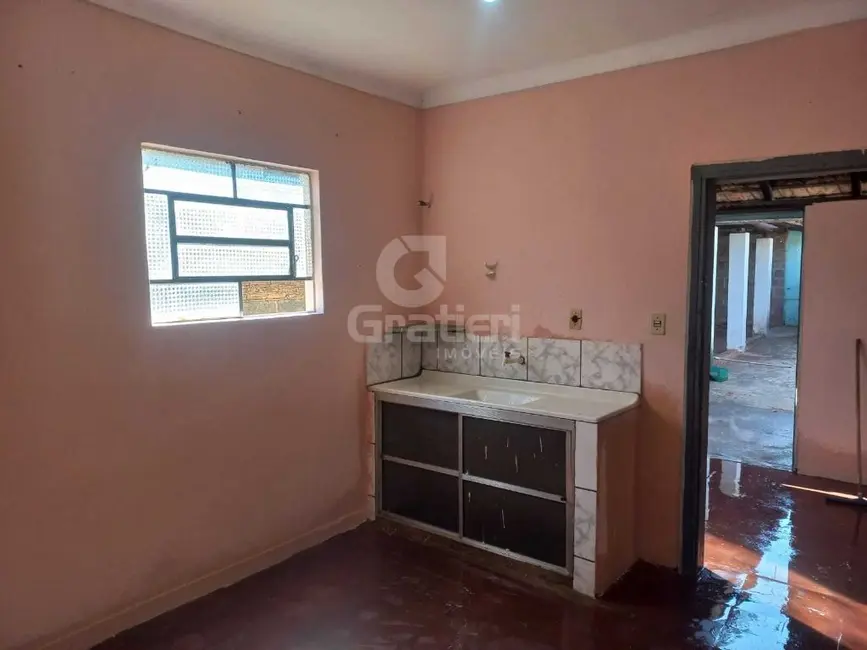 Casa com 2 quartos à venda, 228m2 em Jardim Santa Lúcia, Araraquara - SP - imagem 4 Foto 4 de Casa com 2 quartos à venda, 228m2 em Jardim Santa Lúcia, Araraquara - SP
