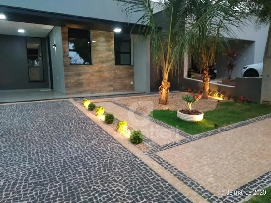 Casa de Condomínio com 3 quartos à venda, 257m2 em Parque Residencial Damha, Araraquara - SP - imagem 2 Foto 2 de Casa de Condomínio com 3 quartos à venda, 257m2 em Parque Residencial Damha, Araraquara - SP