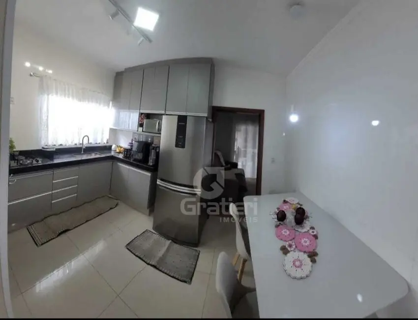 Casa com 2 quartos à venda, 148m2 em Conjunto Habitacional Victório de Santi, Araraquara - SP - imagem 3 Foto 3 de Casa com 2 quartos à venda, 148m2 em Conjunto Habitacional Victório de Santi, Araraquara - SP