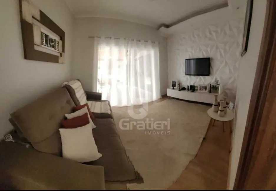 Casa com 2 quartos à venda, 148m2 em Conjunto Habitacional Victório de Santi, Araraquara - SP - imagem 2 Foto 2 de Casa com 2 quartos à venda, 148m2 em Conjunto Habitacional Victório de Santi, Araraquara - SP