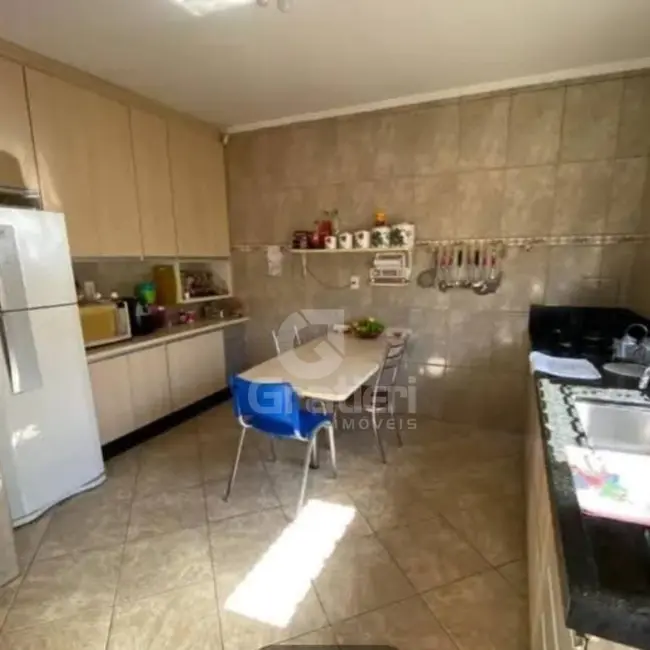 Casa com 4 quartos à venda, 210m2 em Jardim Arangá, Araraquara - SP - imagem 7 Foto 7 de Casa com 4 quartos à venda, 210m2 em Jardim Arangá, Araraquara - SP