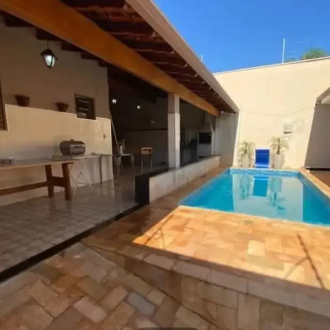 Casa com 4 quartos à venda, 210m2 em Jardim Arangá, Araraquara - SP - imagem 2 Foto 2 de Casa com 4 quartos à venda, 210m2 em Jardim Arangá, Araraquara - SP