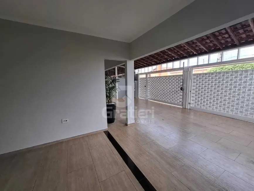Casa com 3 quartos à venda, 225m2 em Jardim Almeida, Araraquara - SP - imagem 1 Foto 1 de Casa com 3 quartos à venda, 225m2 em Jardim Almeida, Araraquara - SP