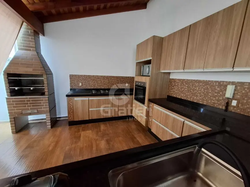 Casa com 3 quartos à venda, 225m2 em Jardim Almeida, Araraquara - SP - imagem 3 Foto 3 de Casa com 3 quartos à venda, 225m2 em Jardim Almeida, Araraquara - SP