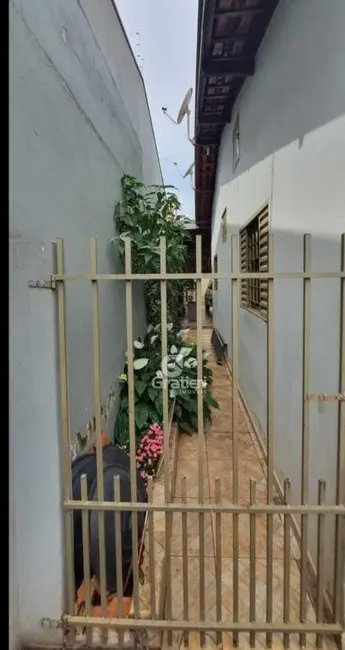 Casa com 2 quartos à venda em Parque Igaçaba, Araraquara - SP - imagem 8 Foto 8 de Casa com 2 quartos à venda em Parque Igaçaba, Araraquara - SP