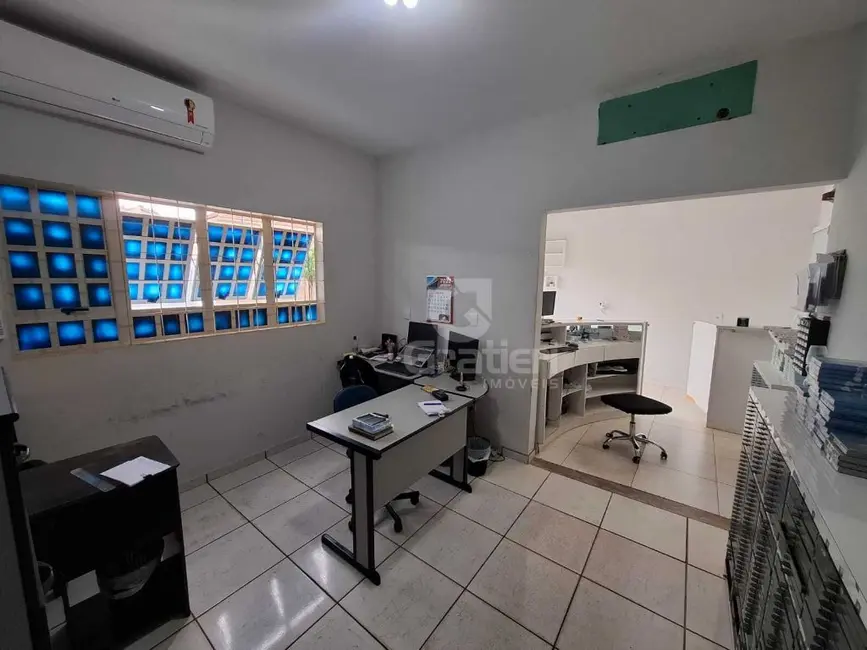 Sala Comercial com 2 quartos à venda, 110m2 em Jardim Santa Lúcia, Araraquara - SP - imagem 3 Foto 3 de Sala Comercial com 2 quartos à venda, 110m2 em Jardim Santa Lúcia, Araraquara - SP
