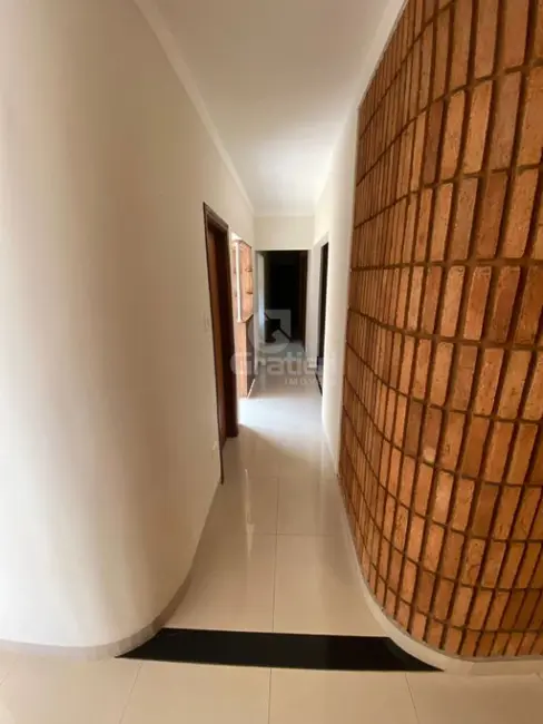 Casa com 4 quartos à venda, 286m2 em Centro, Araraquara - SP - imagem 5 Foto 5 de Casa com 4 quartos à venda, 286m2 em Centro, Araraquara - SP