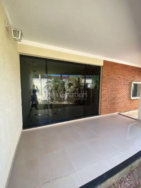 Casa com 4 quartos à venda, 286m2 em Centro, Araraquara - SP - imagem 3 Foto 3 de Casa com 4 quartos à venda, 286m2 em Centro, Araraquara - SP