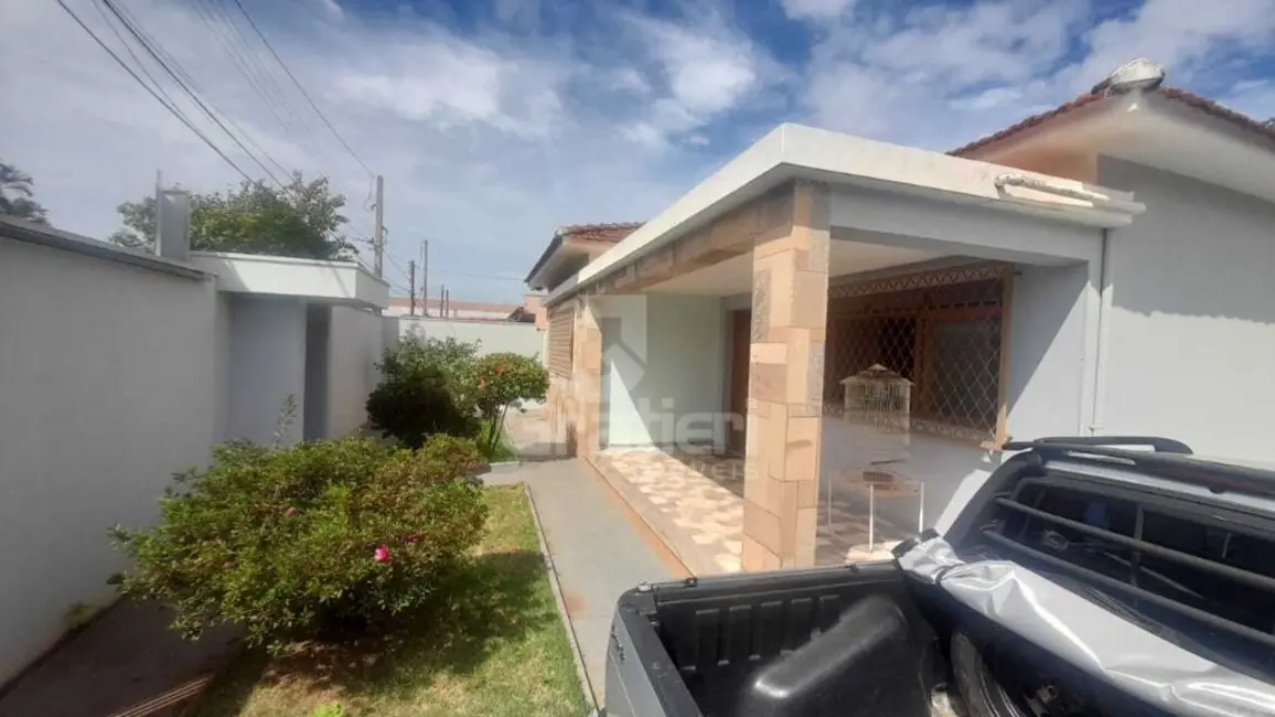 Casa com 3 quartos à venda, 237m2 em Centro, Araraquara - SP - imagem 3 Foto 3 de Casa com 3 quartos à venda, 237m2 em Centro, Araraquara - SP