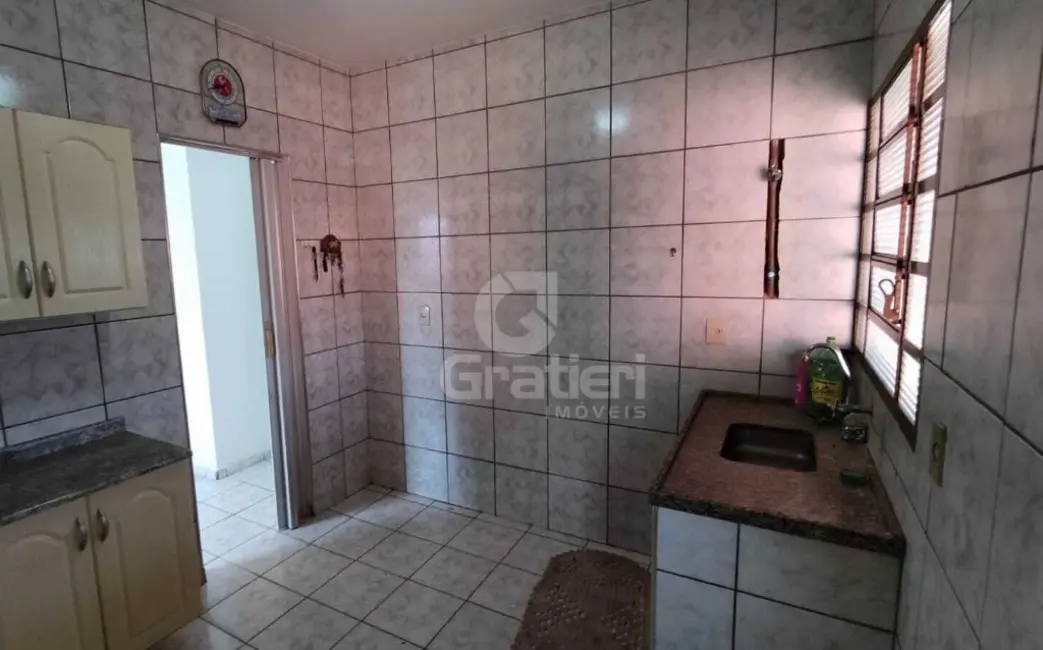 Casa com 3 quartos para alugar, 202m2 em Jardim Gardênias, Araraquara - SP - imagem 2 Foto 2 de Casa com 3 quartos para alugar, 202m2 em Jardim Gardênias, Araraquara - SP