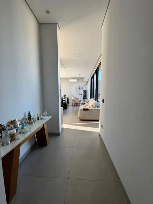 Casa de Condomínio com 3 quartos à venda, 234m2 em Araraquara - SP - imagem 4 Foto 4 de Casa de Condomínio com 3 quartos à venda, 234m2 em Araraquara - SP