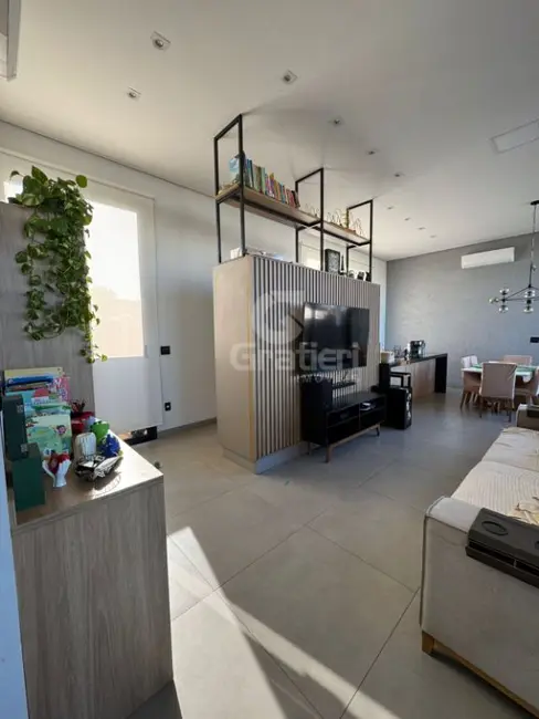 Casa de Condomínio com 3 quartos à venda, 234m2 em Araraquara - SP - imagem 5 Foto 5 de Casa de Condomínio com 3 quartos à venda, 234m2 em Araraquara - SP