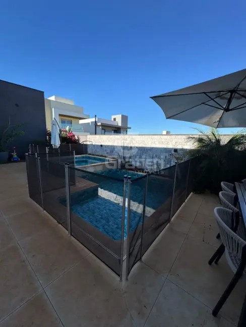 Foto 2 de Casa de Condomínio com 3 quartos à venda, 234m2 em Araraquara - SP