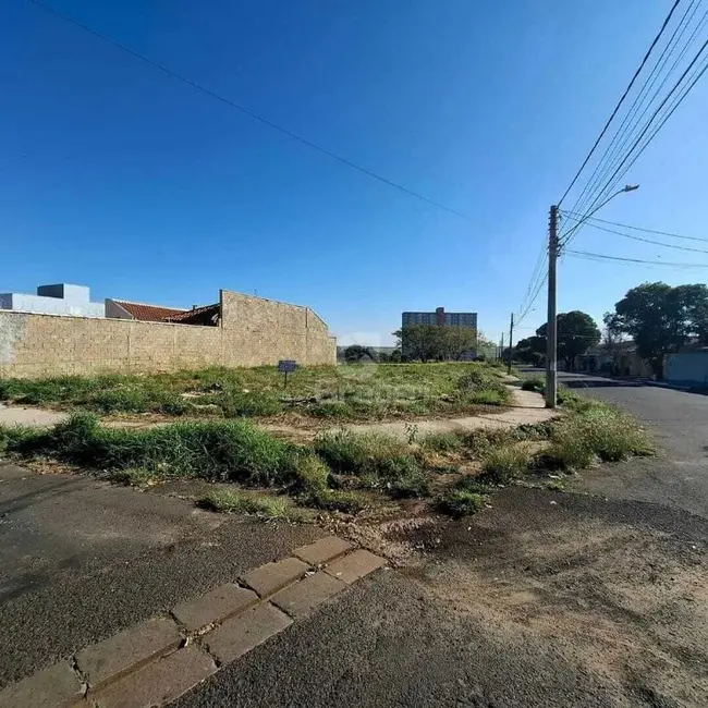 Foto 1 de Terreno / Lote à venda, 327m2 em Jardim Imperador, Araraquara - SP