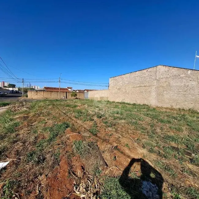Foto 2 de Terreno / Lote à venda, 327m2 em Jardim Imperador, Araraquara - SP