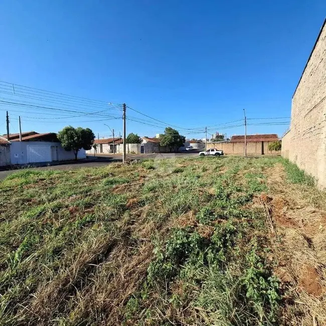 Terreno / Lote à venda, 327m2 em Jardim Imperador, Araraquara - SP - imagem 3 Foto 3 de Terreno / Lote à venda, 327m2 em Jardim Imperador, Araraquara - SP