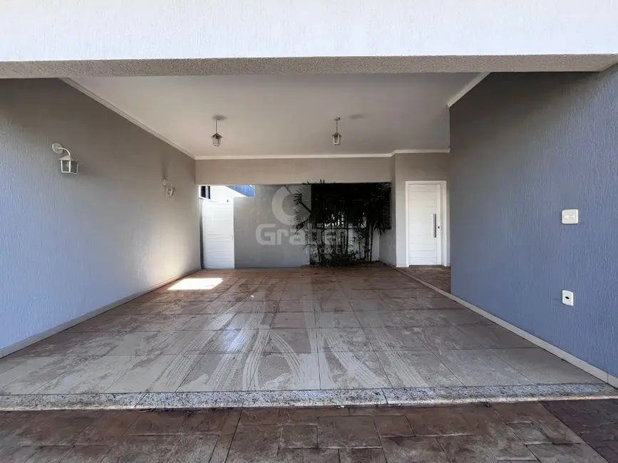 Casa de Condomínio com 3 quartos à venda, 192m2 em Parque Residencial Damha, Araraquara - SP - imagem 4 Foto 4 de Casa de Condomínio com 3 quartos à venda, 192m2 em Parque Residencial Damha, Araraquara - SP