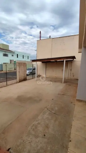 Foto 3 de Casa com 3 quartos para alugar, 143m2 em Jardim Eliana, Araraquara - SP
