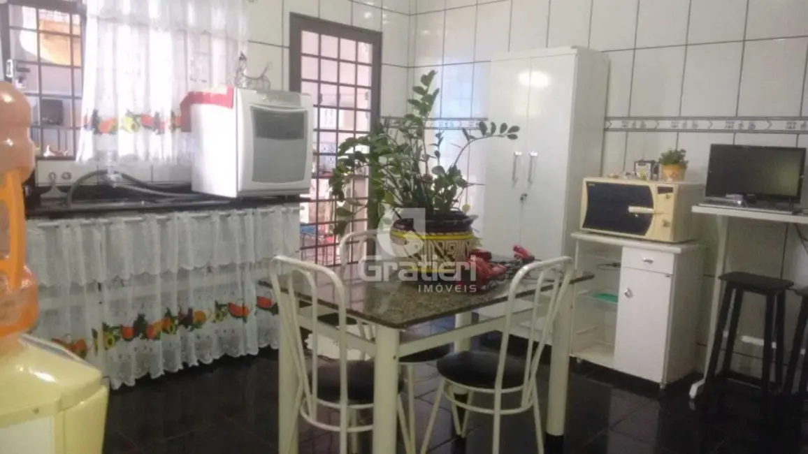Casa com 2 quartos à venda, 173m2 em Jardim das Flores, Araraquara - SP - imagem 5 Foto 5 de Casa com 2 quartos à venda, 173m2 em Jardim das Flores, Araraquara - SP