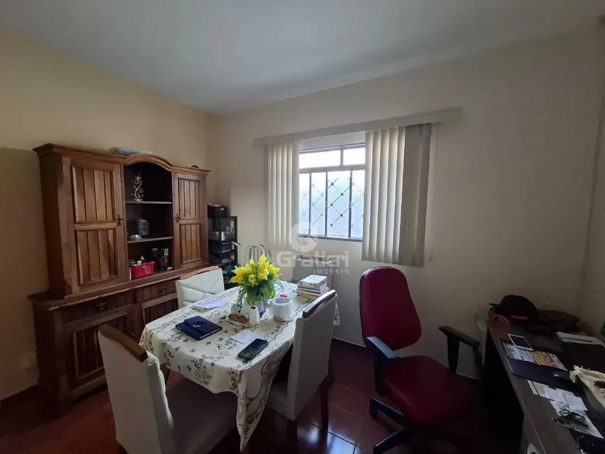 Casa com 2 quartos à venda, 150m2 em Jardim Tabapuã (Vila Xavier), Araraquara - SP - imagem 7 Foto 7 de Casa com 2 quartos à venda, 150m2 em Jardim Tabapuã (Vila Xavier), Araraquara - SP