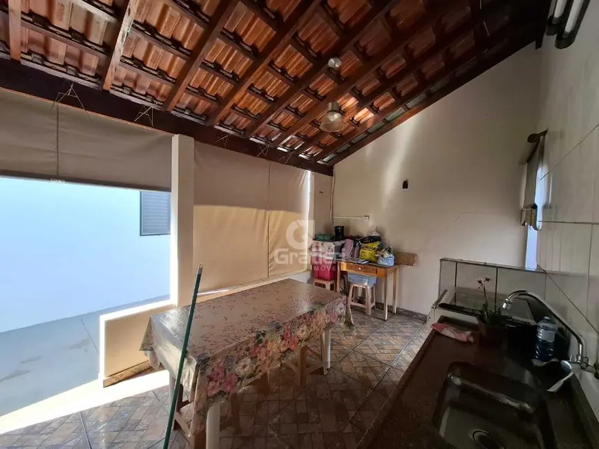 Casa com 2 quartos à venda, 150m2 em Jardim Tabapuã (Vila Xavier), Araraquara - SP - imagem 9 Foto 9 de Casa com 2 quartos à venda, 150m2 em Jardim Tabapuã (Vila Xavier), Araraquara - SP