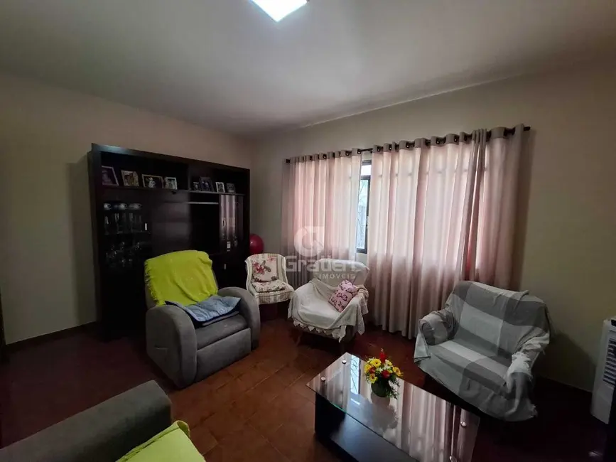 Casa com 2 quartos à venda, 150m2 em Jardim Tabapuã (Vila Xavier), Araraquara - SP - imagem 1 Foto 1 de Casa com 2 quartos à venda, 150m2 em Jardim Tabapuã (Vila Xavier), Araraquara - SP